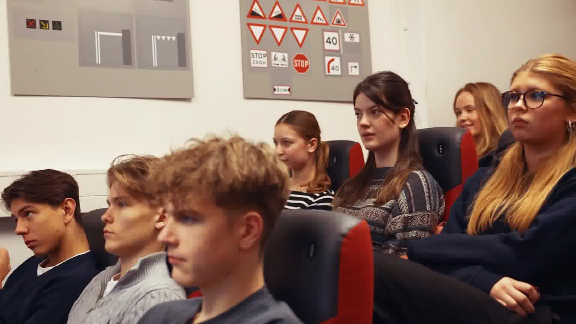 Elev ved BK Køreskoles skolevogn